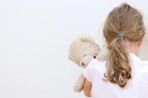 Se trata de una investigación que llevó adelante la fiscal Florencia Schiappa Pietra, donde también se desprende de la declaración testimonial que el detenido además habría abusado de otra criatura de 5 años y de una niña de 11.