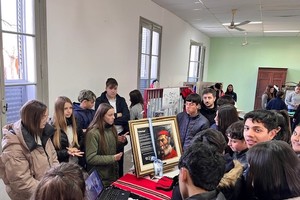 La muestra permitió que los visitantes hagan un recorrió histórico con los distintos aspectos y particularidades que acontecieron en estas seis décadas de excelencia educativa del Colegio Santa Marta.