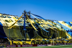 En el aire de Rosario ya se empezó a respirar el aroma especial que tiene la antesala del enfrentamiento deportivo más esperado, el que acelera las pulsaciones y altera los ánimos de “canallas” y “leprosos”.