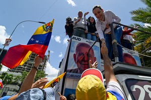 Venezuelan opposition leader Maria Corina Machado greets supporters during a march amid the disputed presidential election, in Caracas, Venezuela August 3, 2024. REUTERS/Maxwell Briceno