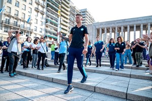 El relevo del fuego paralímpico fue protagonizado por los cuatro deportistas que representarán a Rosario en los Juegos de París, que se disputarán entre el 28 de agosto y el 8 de septiembre: el nadador Fernando “Pipo” Carlomagno, los atletas Brian Impellizzeri y Yanina Martínez, y la judoca Nadia Boggiano.