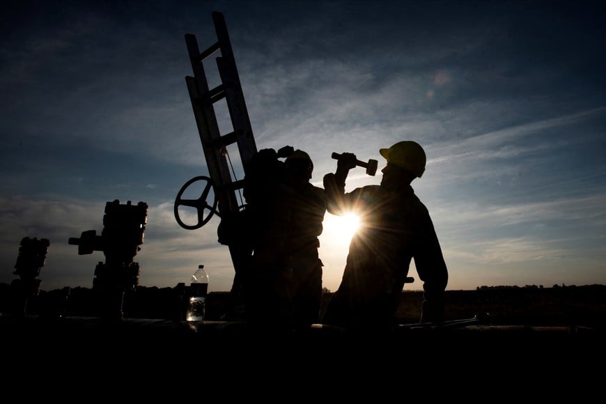 La minería se mantiene como la principal excepción positiva gracias al petróleo no convencional y el litio; sin embargo, este auge no derrama en los servicios petroleros ni en otros minerales metalíferos. Foto: Archivo / REUTERS / Martin Cossarini.