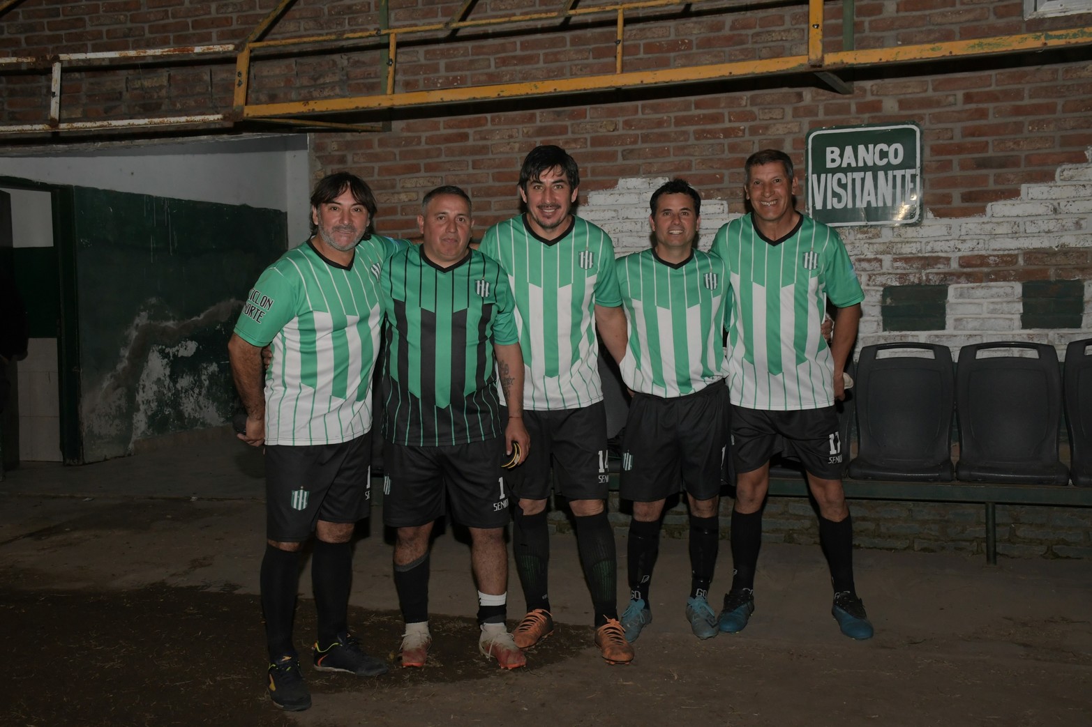 Los suplentes que el campeón tenía en el banco.