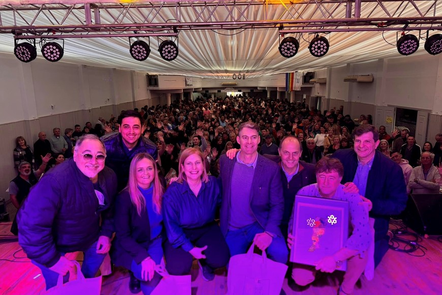 Se celebraron los 100 años de la Asociación Cosmopolita en Villa Eloisa.