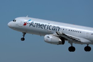 Desde American Airlines, señalaron que los problemas se deben a la combinación de factores. Desperfectos técnicos de los aviones y malas condiciones climáticas. 

CREDITO: REUTERS/Mike Blake/File Photo