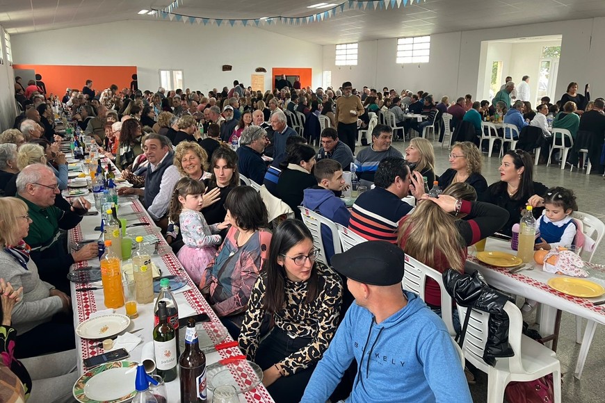 Gran concurrencia al almuerzo de camaradería. 
Créditos: Brisa Giménez y Verónica Pozzi
