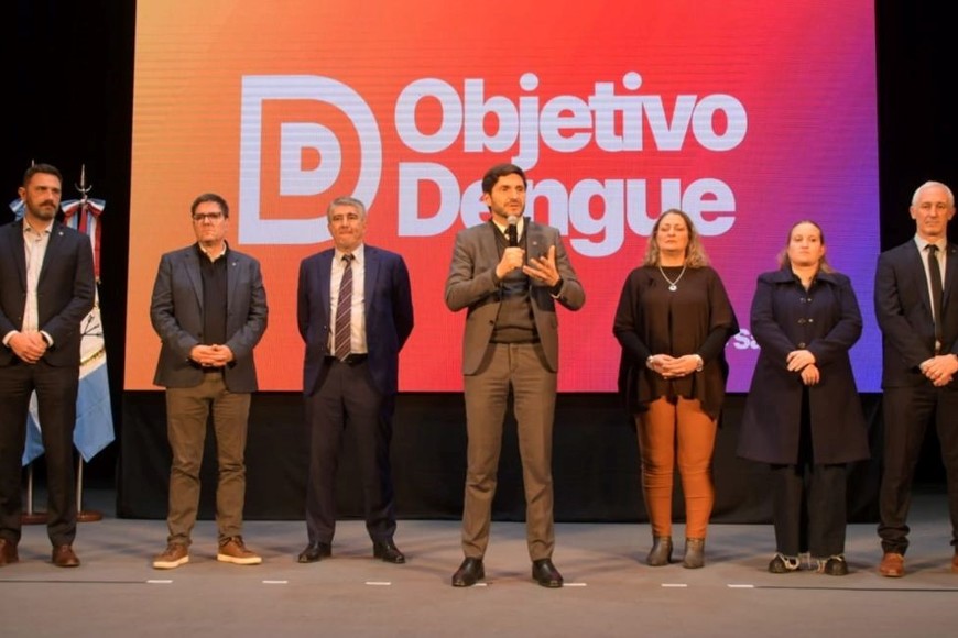El Gobernador y cinco ministros del gabinete presentaron el Operativo Dengue. Crédito: Guillermo Di Salvatore.