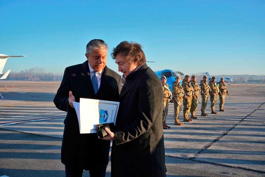 Junto al gobernador neuquino, el presidente cumplirá una rápida agenda por esa provincia.