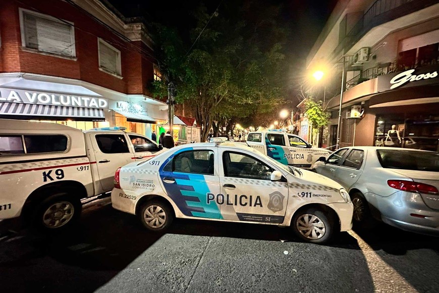 La policía se presentó rápidamente en el lugar.