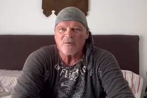 A pocos meses de haber generado una gran preocupación por una arritmia cardíaca que lo llevó a permanecer internado algunos días, Walter “Alfa” Santiago volvió a encender todas las alarmas entre sus fanáticos.