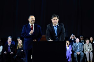 Ricardo Quintela y Axel Kicillof compartieron el acto de jura de la nueva Constitución riojana y luego firmaron una serie de convenios de cooperación.