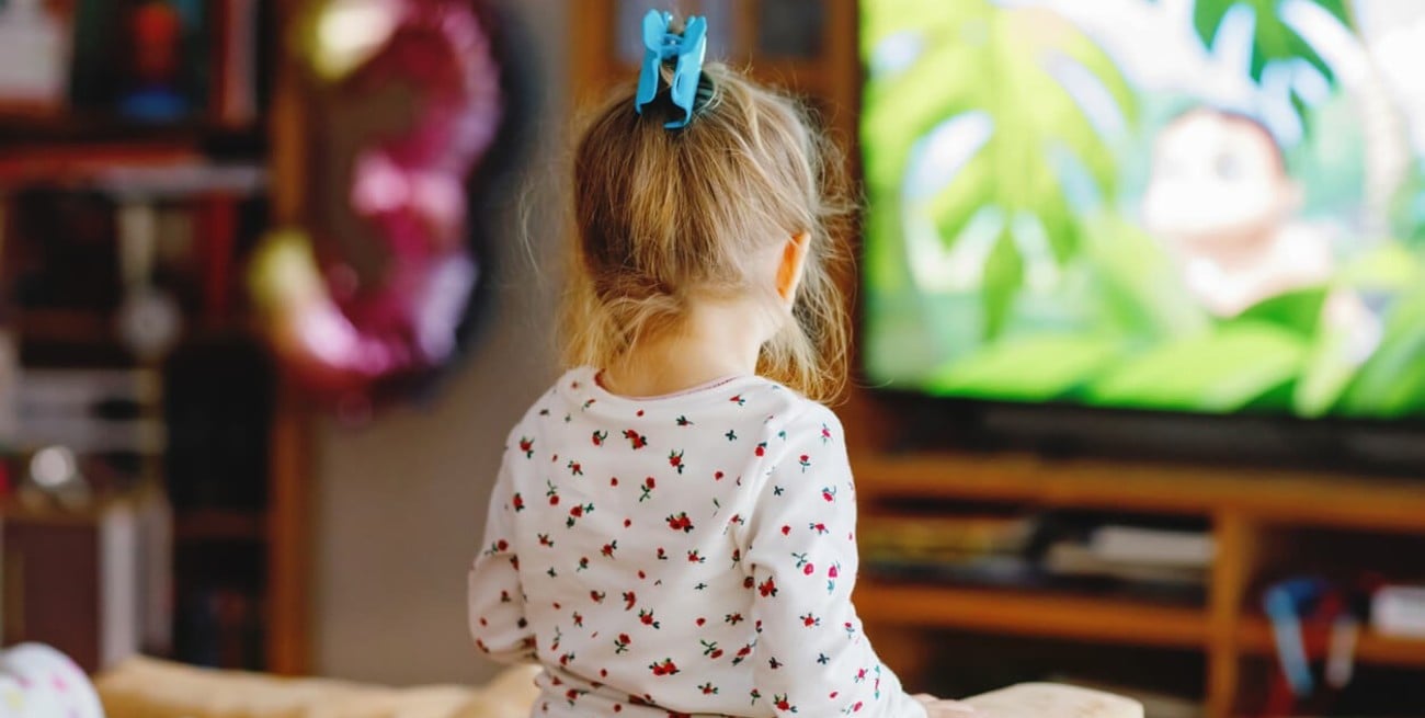 Casi un 40% de los papás consultados por el trabajo de tesis, dijo que el niño o niña observa "dibujos animados". Crédito: Agencia