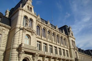 La reunión se realizó este viernes en el Palacio Sarmiento, y estuvieron el subsecretario de Políticas Universitarias, Alejandro Álvarez, junto con su par de Desarrollo y Modernización del Empleo Público, María Rosana Reggi. Crédito: Agencia