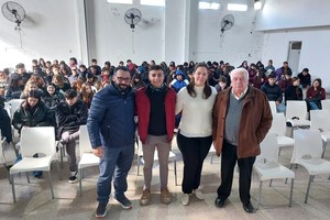 La charla abordó el consumo, cuándo se convierte en problemático, como identificarlo y cómo la comunidad de Vera puede dar respuesta a esta situación tan alarmante.