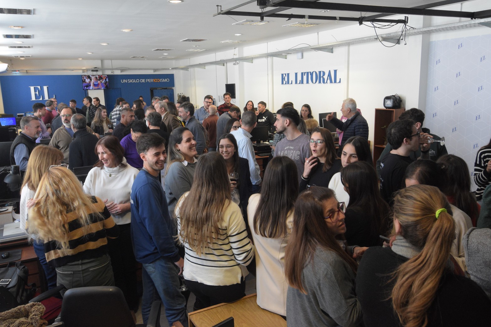 Fundado el 7 de agosto de 1918. El Litoral celebró su 106 aniversario y el tradicional brindis se llevó a cabo este miércoles, ante la presencia del directorio, empleados y colaboradores.

