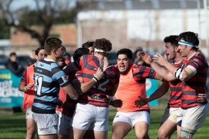 Prevosto marcando el único try de Jockey.