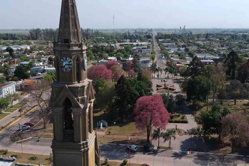 Martínez adelantó que trabaja en un proyecto de restauración del reloj y el campanario de la iglesia.