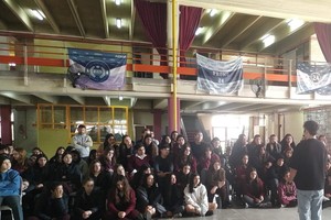 Ayrton llegó  a Rufino desde San Lorenzo Santa Fe, y después de compartir dinámicas, contó que la actuación lo puso en el lugar donde está, pero tambien su propia expetiencia durante un cambio de escuela en secundaria.

Foto: Gentileza