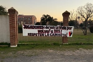 La bandera amenazante al plantel de Colón este miércoles.
