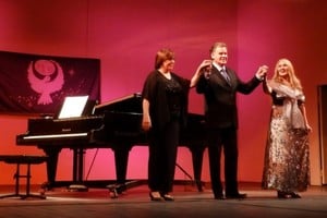 Pianista Zunilda Soncini, tenor Philip Salmon y soprano Susana Caligaris.