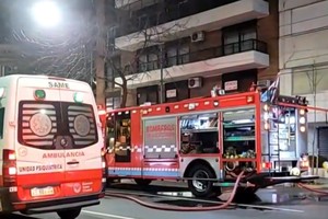 Un incendio se desató en un departamento ubicado en Coronel Díaz entre Cerviño y la avenida del Libertador.