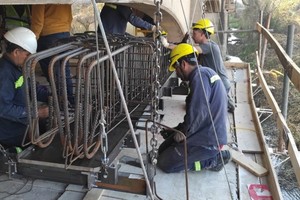 Las armaduras de las mensulas que se va a hormigonar debajo del puente. Gentileza: Prensa Vialidad Nacional.