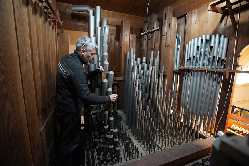 También se trabaja por dentro. Cada tubo tiene un tratamiento especial. Foto: Fernando Nicola
