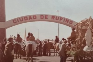 Inauguración y procesión del 15 de agosto de 1974. Crédito: Rotary Club Rufino