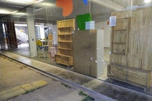 La situación fue controlada y se reforzó la seguridad en el lugar, debido al estado de los vidrios que ya estaban dañados con anterioridad.