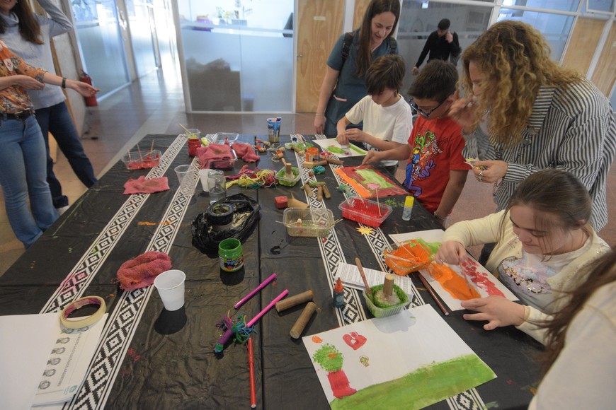 El Día de las Infancias se festejó este viernes con juegos y cuentos en el Predio Ferial