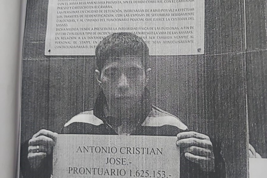 Las imágenes de los tres presos que aún quedan por recapturar.