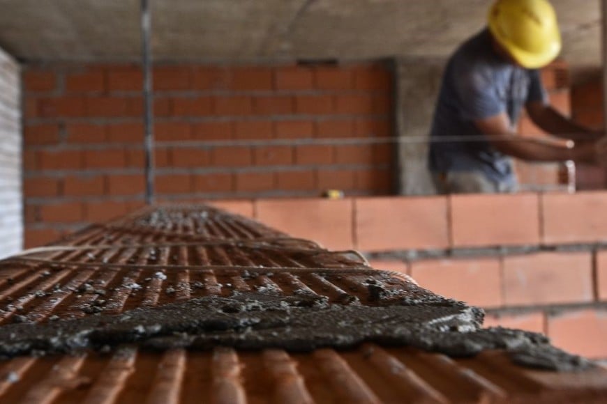 La venta de cemento en julio mostró un rebote de 25,8% mensual, aunque están 14,4% por debajo en la comparación interanual. Crédito: Flavio Raina.