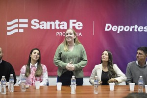 “Estas valiosas firmas son parte de un proceso que venimos desarrollando desde la Secretaría de Deportes en articulación con clubes y el sector privado”, aseguró la ministra de Igualdad y Desarrollo Humano, Victoria Tejeda.