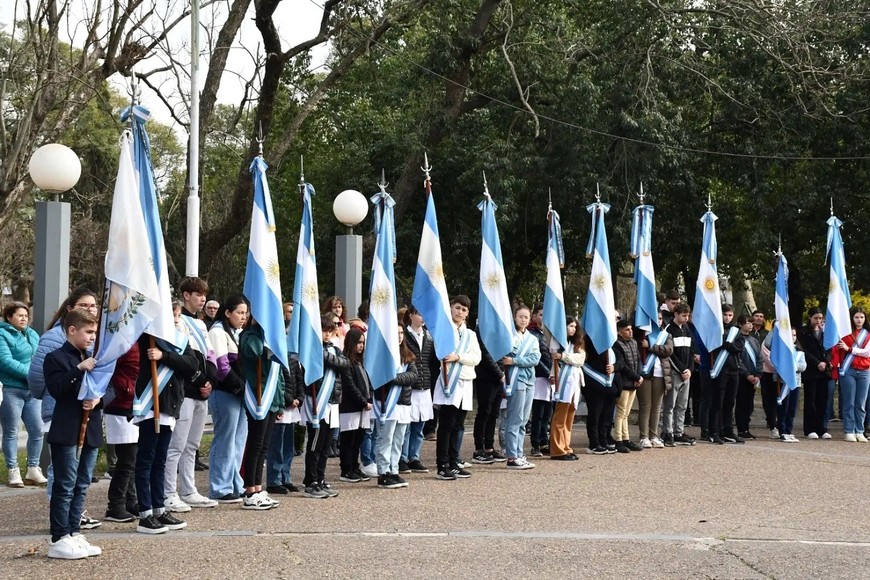 Con una gran participación de vecinos, la ciudad rindió homenaje a San Martín.