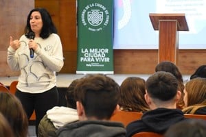 En el Auditorio Municipal se realizarán disertaciones, charlas, talleres y espacios de diálogos y para participar los interesados deberán inscribirse a través de un cuestionario google, que se entregará a cada escuela de Funes y de las localidades vecinas. Mientras que en el Centro Cultural estarán los stands de los expositores.