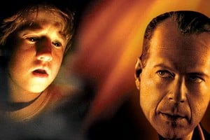 Protagonizado por Bruce Willis y Haley Joel Osment.