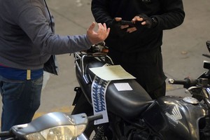 Desde el área de seguridad destacan la urgencia de investigar el circuito de las motos robadas y su reinserción en el mercado ilegal. Crédito: Guillermo Di Salvatore.