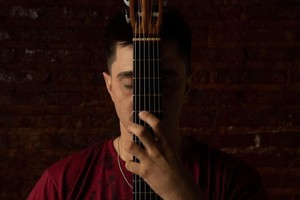 Efraín Colombo, imagen de lanzamiento de la canción "Historia sagrada".