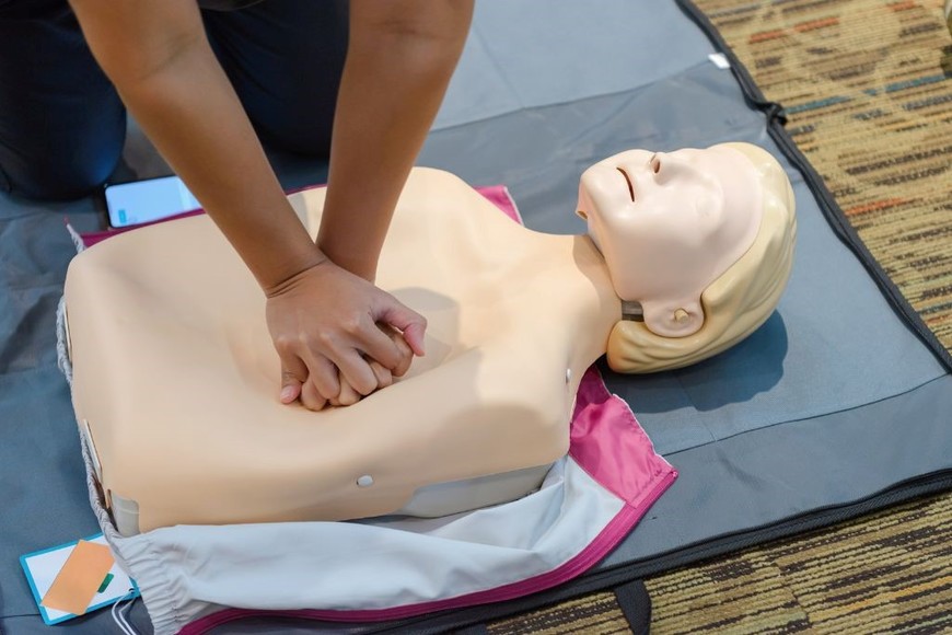Conocer y aplicar técnicas de RCP es fundamental para enfrentar la muerte súbita.