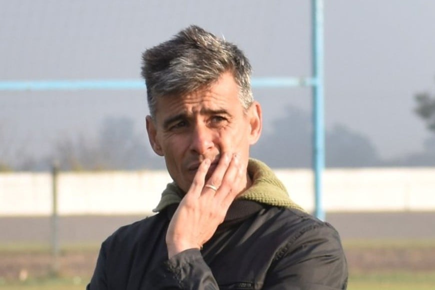 Preocupado por el mal momento del equipo. Iván Juárez aceptó el cargo de DT y se puso a trabajar. Gentileza: Prensa Atlético de Rafaela