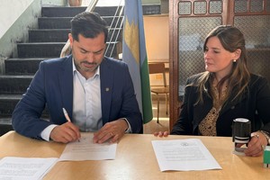 El ministro Báscolo firmó los convenios
FOTO: GENTILEZA