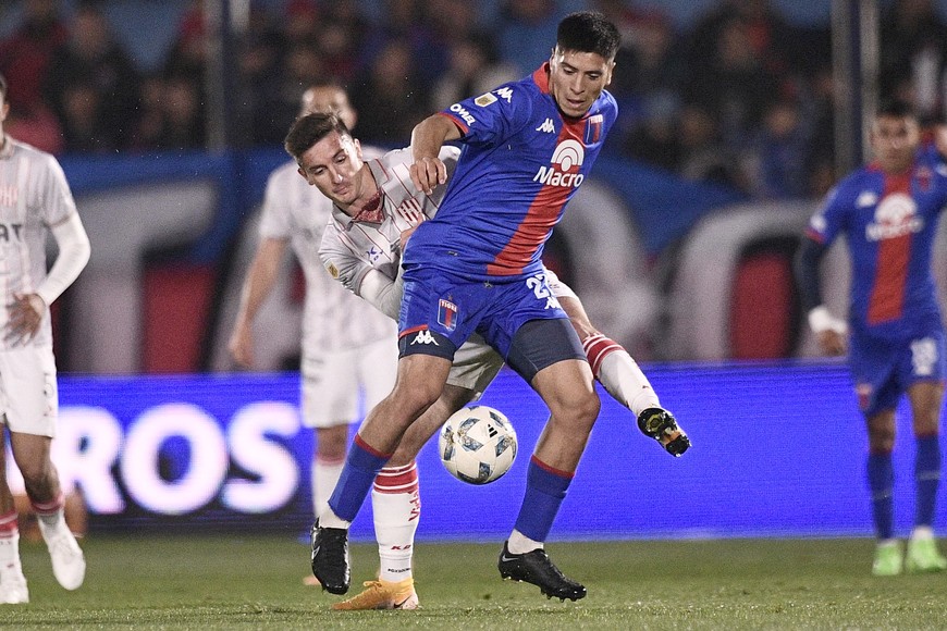 Noche de fútbol en Victoria. Crédito: Matías Nápoli