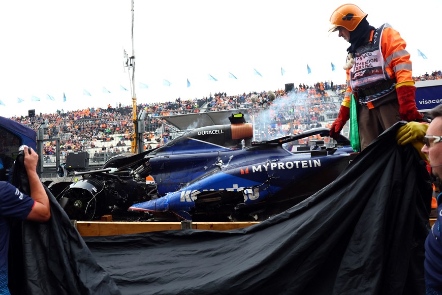Formula One F1 - Dutch Grand Prix - Circuit Zandvoort, Zandvoort, Netherlands - August 24, 2024
The car of Williams' Logan Sargeant is seen in the pits after crashing out of practice REUTERS/Lisi Niesner