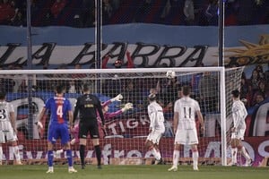 Complicada noche para el rojiblanco. Crédito:  Matías Nápoli