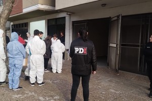 Personal de Criminalística y Forense de la PDI trabajó en la escena del suceso.