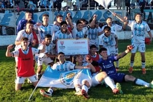 Bien por los pibes de Rafaela. El equipo liguista que dirige Juan Sabia venció a Atlético y Tiro de Reconquista y se metió en semifinales de la Copa Santa Fe. Crédito: Gentileza  La Opinión.