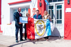 "Participar en celebraciones tan significativas como el 150 aniversario de la Asociación Suiza Guillermo Tell en Esperanza, el 98° aniversario del Club Central San Carlos de San Carlos Centro, y el centenario del Club Sportivo Providencia en Providencia, es un claro reflejo de la importancia que le asigno a seguir acompañando a quienes hacen posible que estas instituciones prosperen".
Foto: Gentileza