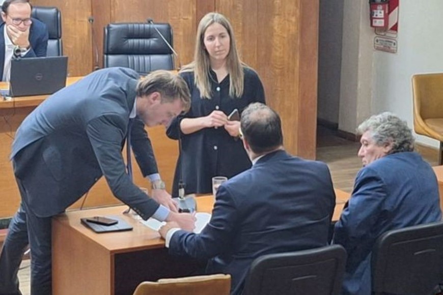 Antonio Do Benedetto (derecha) en una de las audiencias en el marco de la causa.