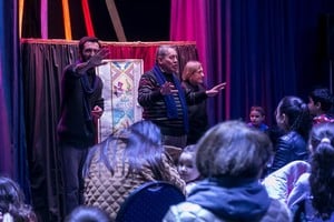 Los fundadores e impulsores de la sala en el momento que más valoran: el encuentro con el público. Foto: Archivo / Ministerio de Cultura