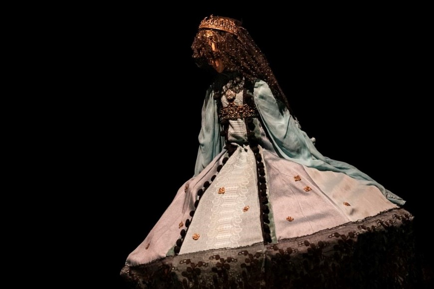 Imágenes de “Flota. Rapsodia santafesina”, a vigésima obra de la Comedia UNL y la primera basada en el teatro de objetos y títeres.